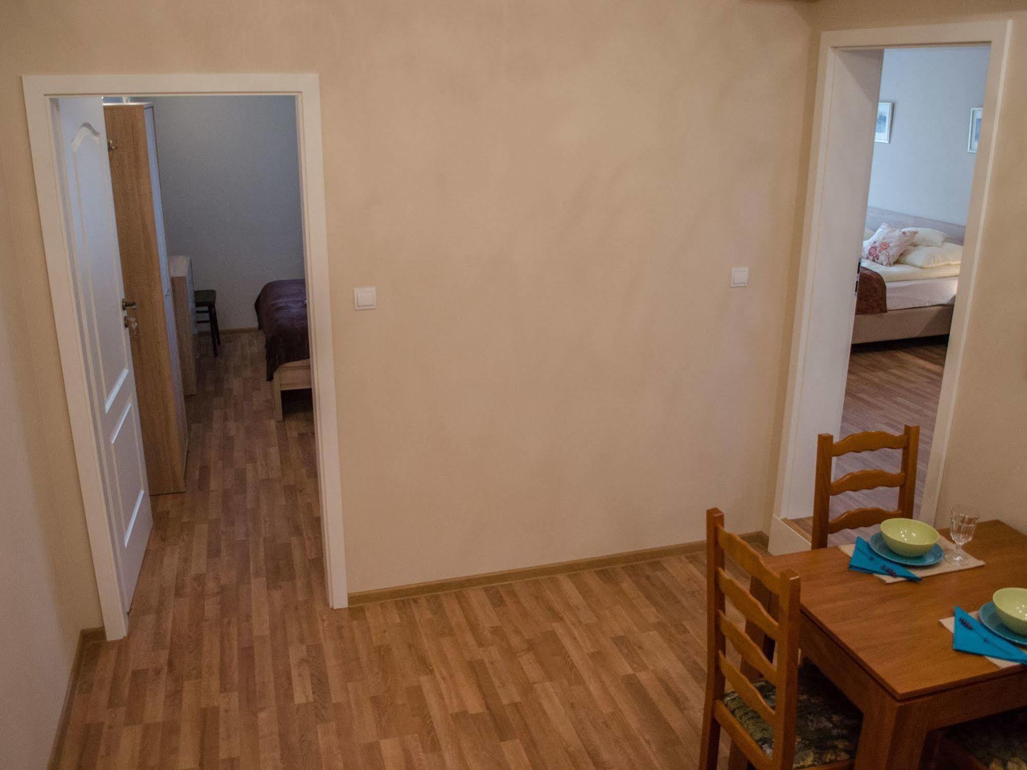 Royal Route 29 Comfort Rooms คราคูฟ ภายนอก รูปภาพ