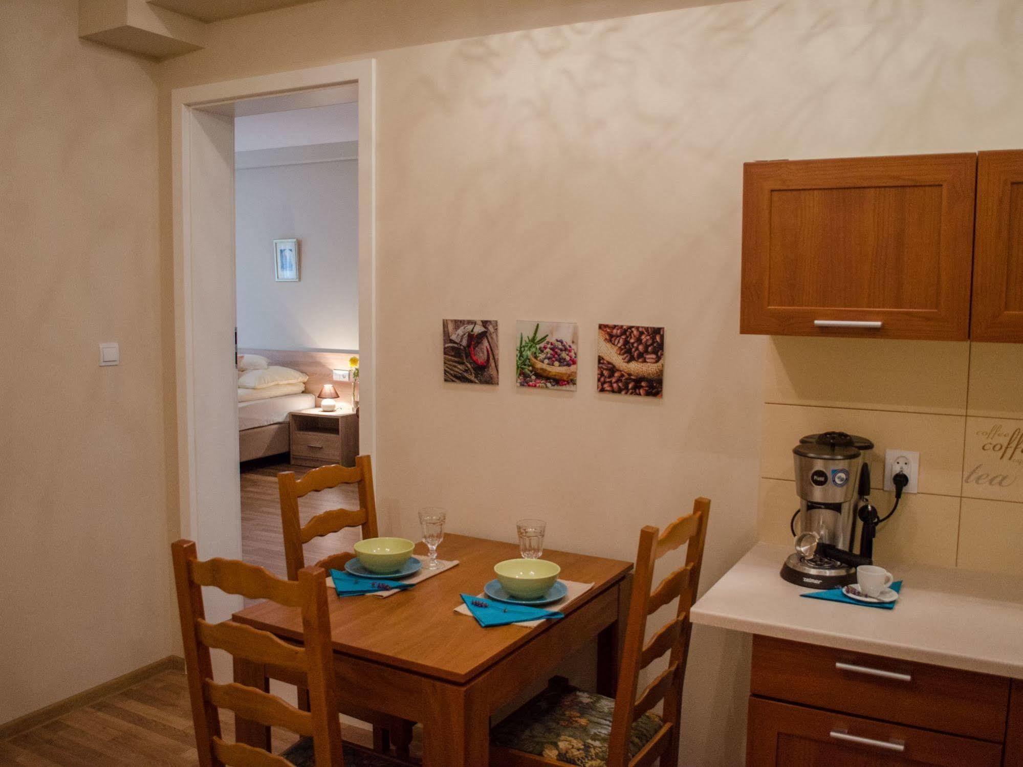 Royal Route 29 Comfort Rooms คราคูฟ ภายนอก รูปภาพ