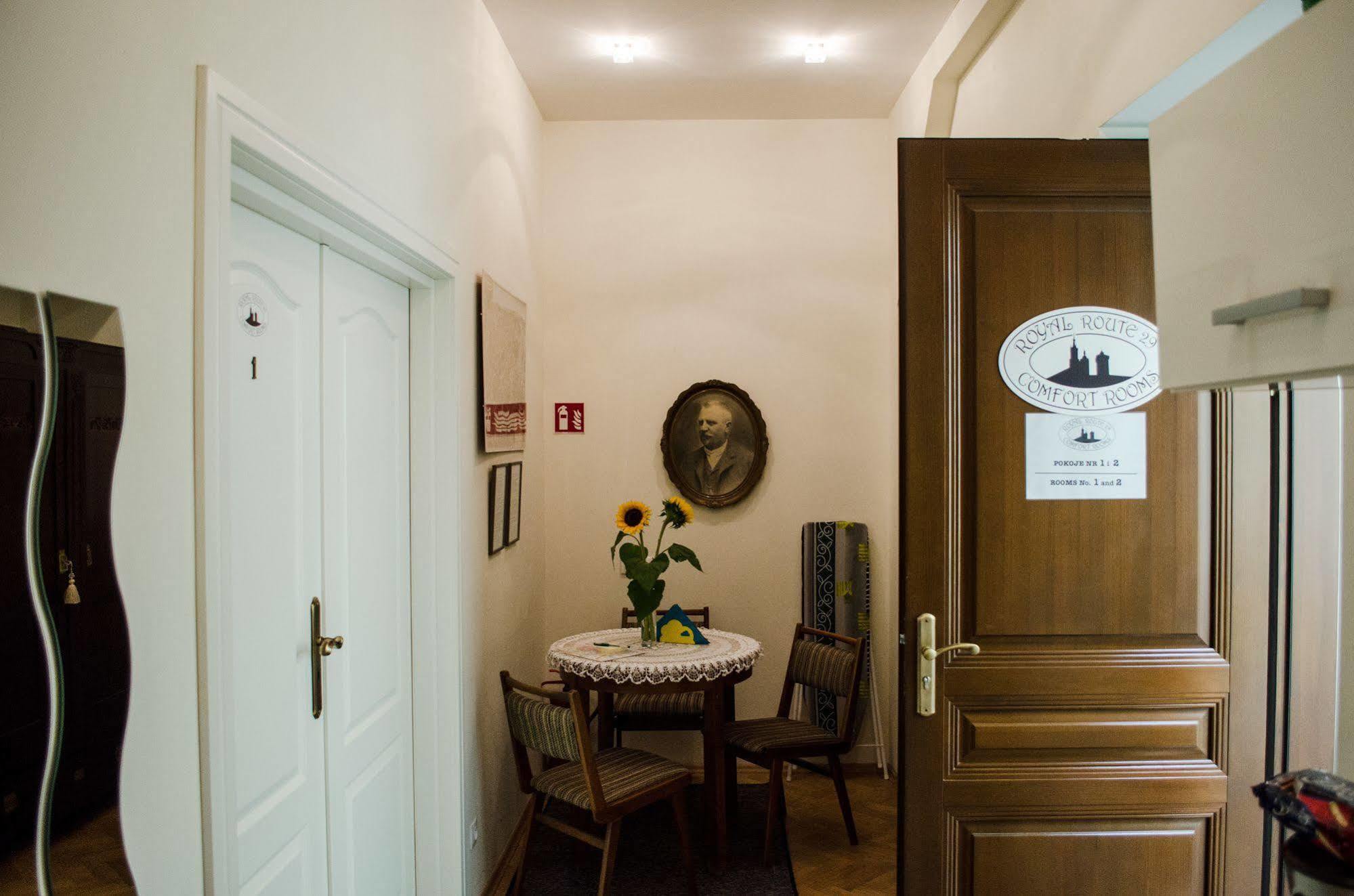 Royal Route 29 Comfort Rooms คราคูฟ ภายนอก รูปภาพ