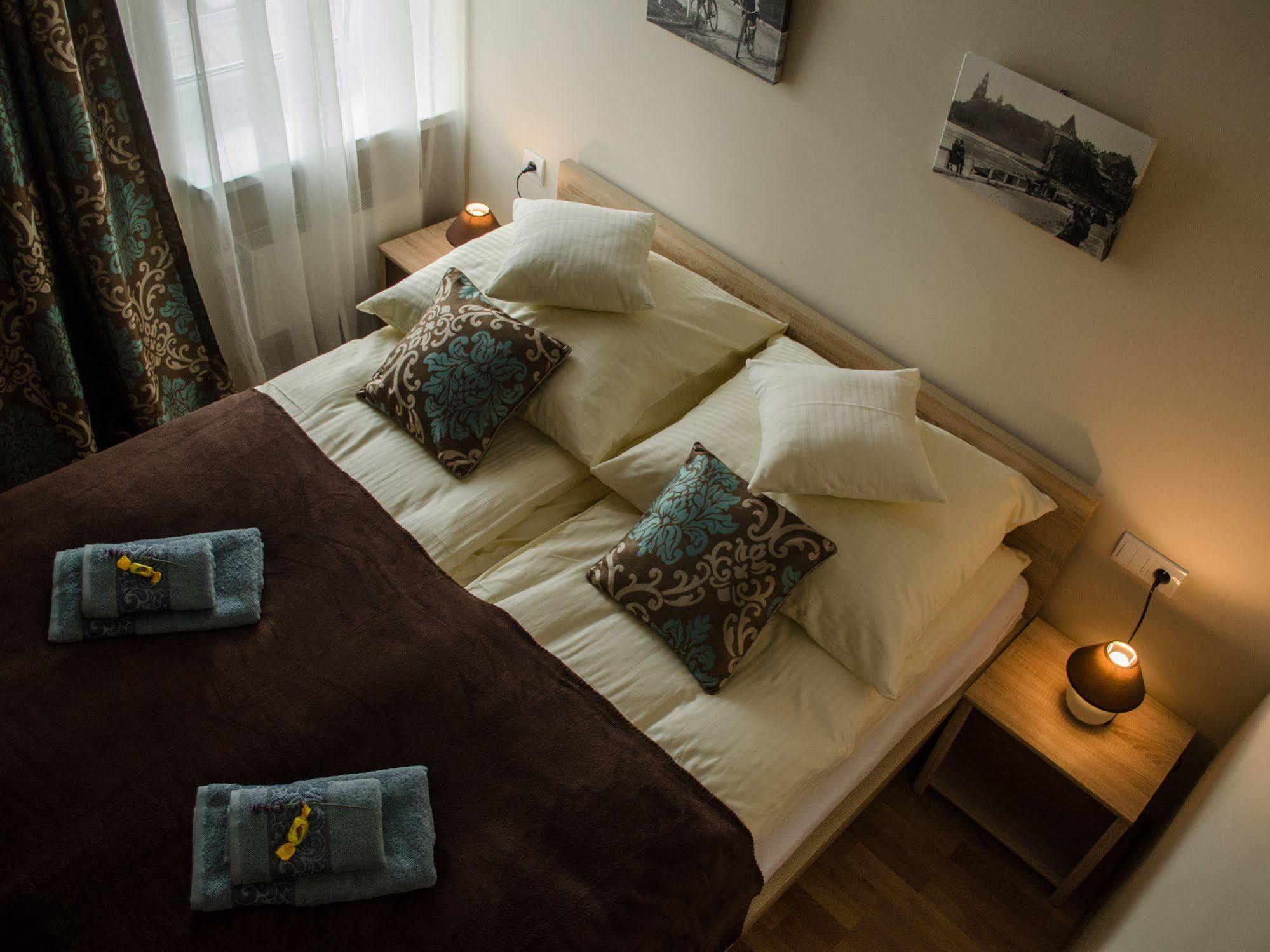 Royal Route 29 Comfort Rooms คราคูฟ ภายนอก รูปภาพ