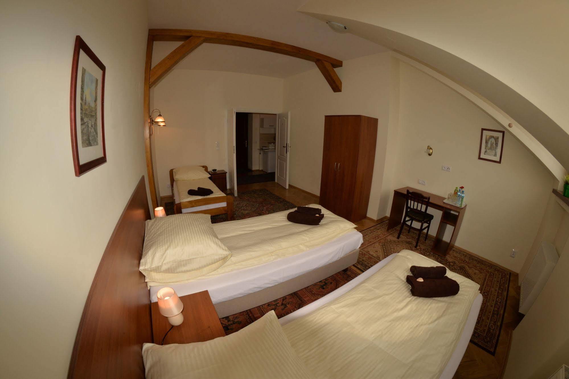 Royal Route 29 Comfort Rooms คราคูฟ ภายนอก รูปภาพ
