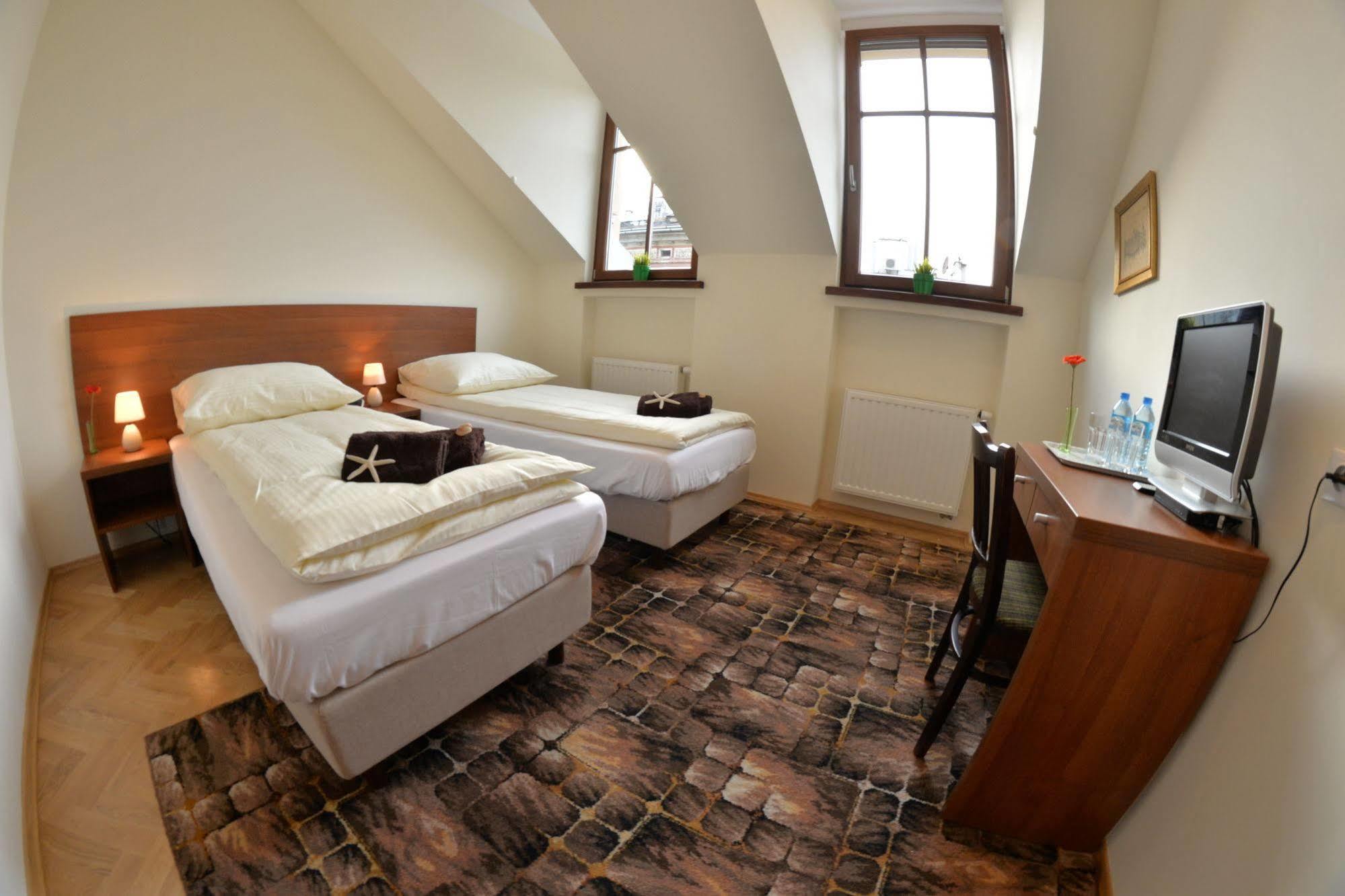 Royal Route 29 Comfort Rooms คราคูฟ ภายนอก รูปภาพ