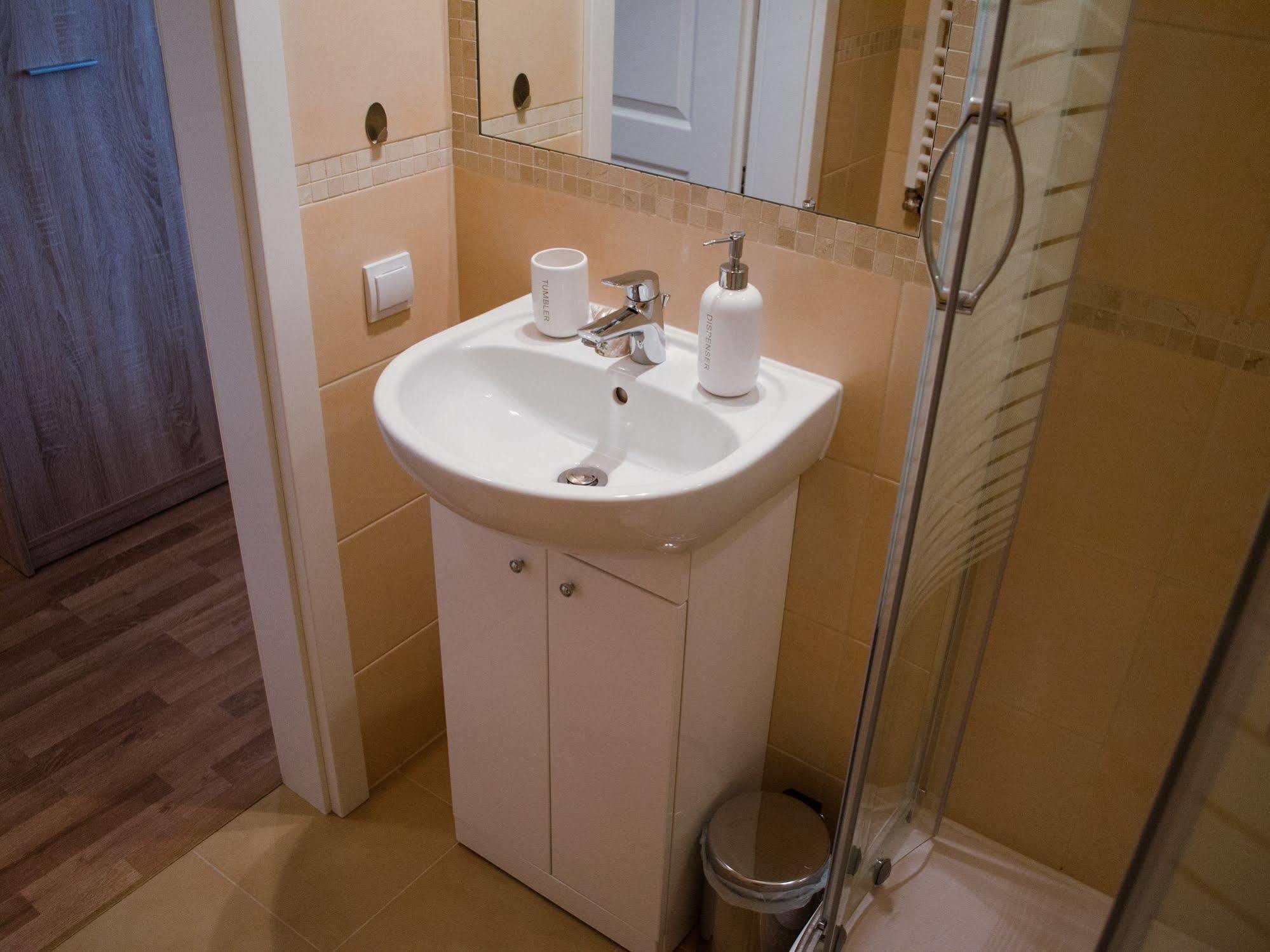 Royal Route 29 Comfort Rooms คราคูฟ ภายนอก รูปภาพ