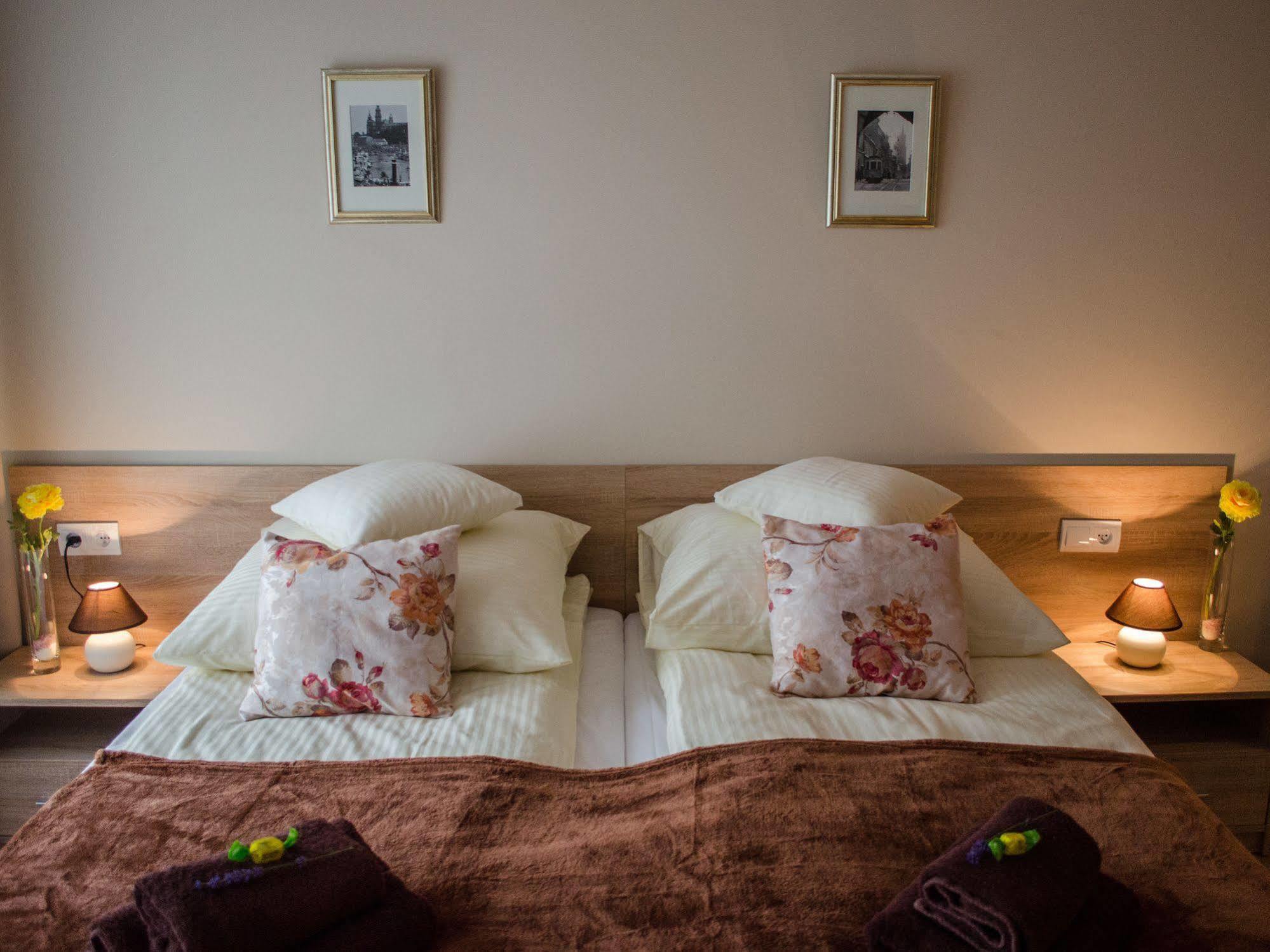Royal Route 29 Comfort Rooms คราคูฟ ภายนอก รูปภาพ