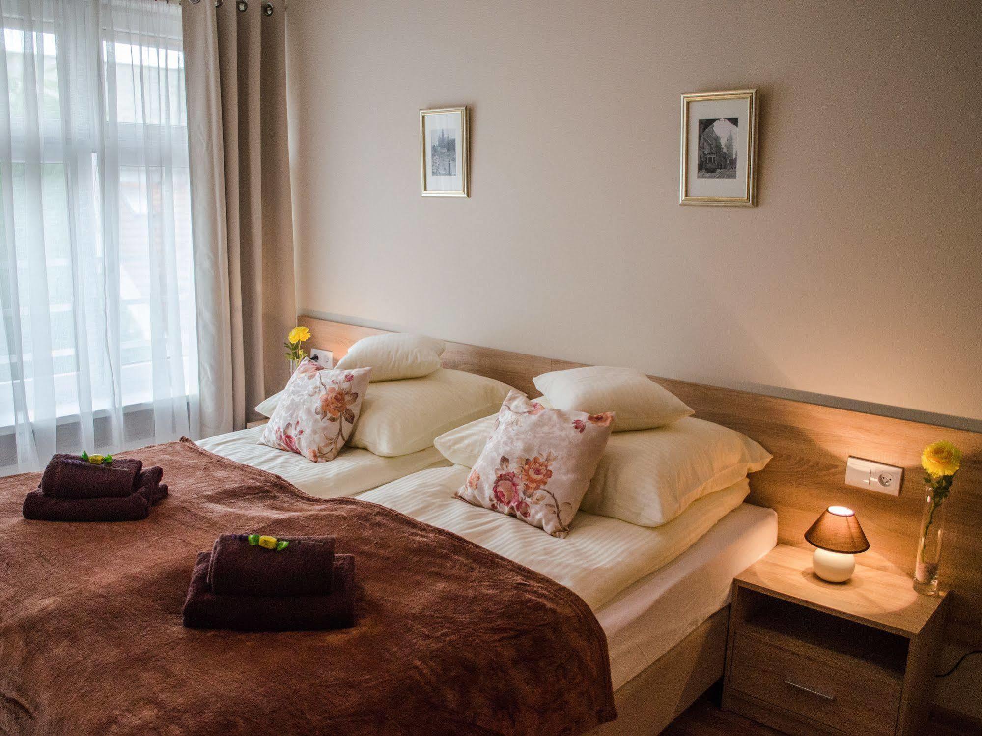 Royal Route 29 Comfort Rooms คราคูฟ ภายนอก รูปภาพ